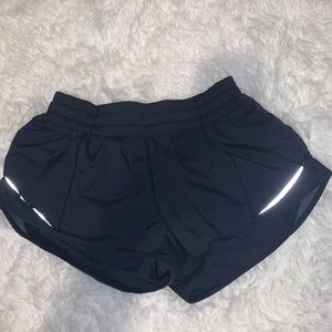 Lululemon hotty hot 2.5” short